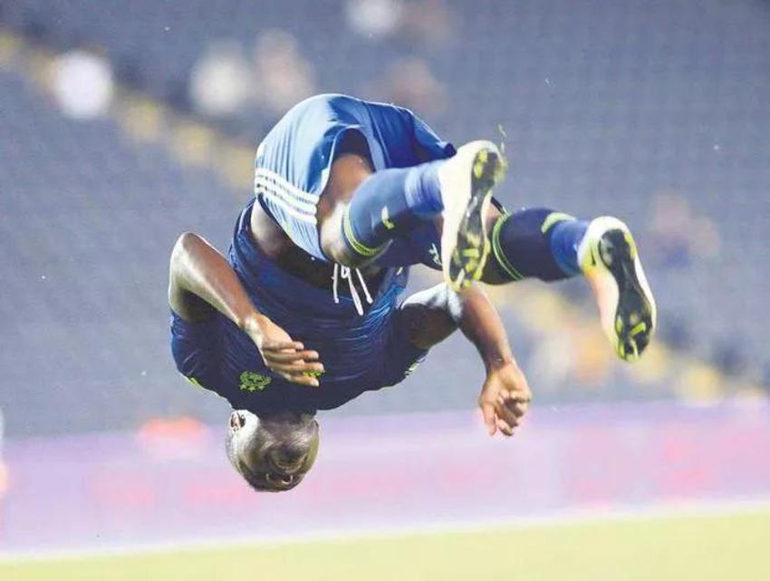 Onlar hem futboluyla hem gol sevinci ile akıllara kazındı! İşte taklacı futbolcular...