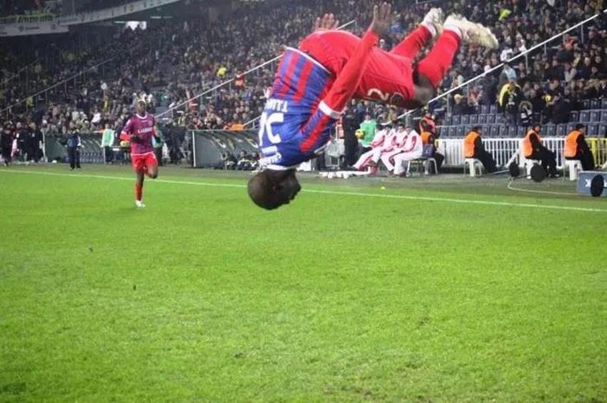Onlar hem futboluyla hem gol sevinci ile akıllara kazındı! İşte taklacı futbolcular...