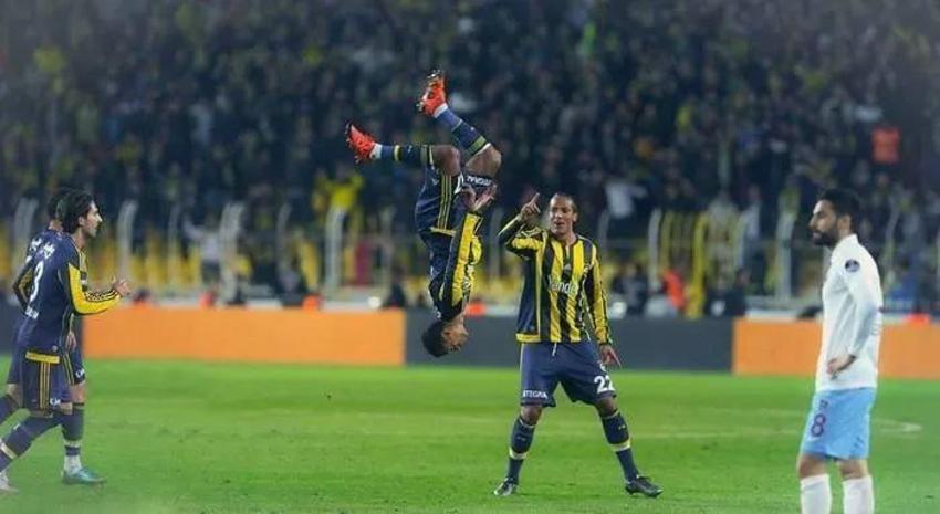 Onlar hem futboluyla hem gol sevinci ile akıllara kazındı! İşte taklacı futbolcular...