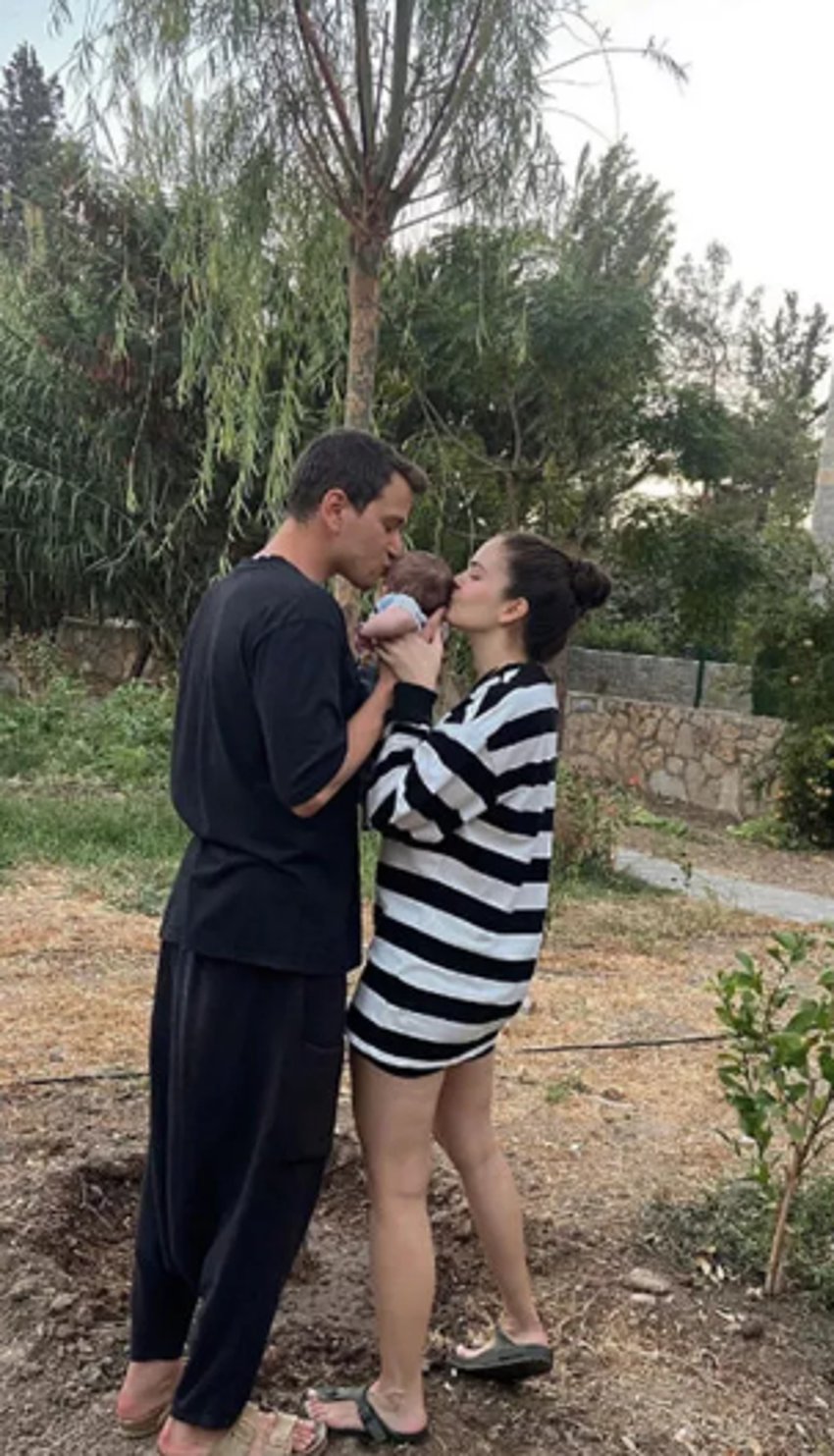 Selahattin Paşalı ve Lara Tümer'in aile pozuna beğeni yağdı!