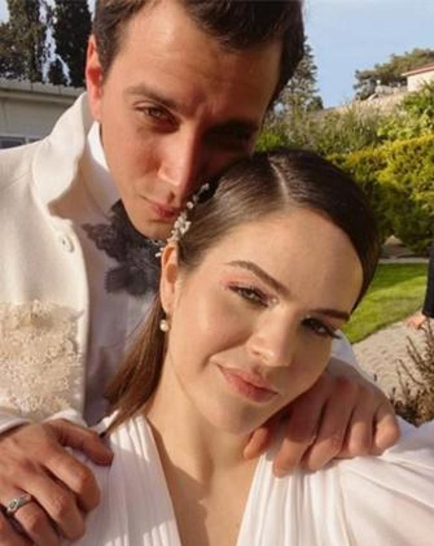 Selahattin Paşalı ve Lara Tümer'in aile pozuna beğeni yağdı!