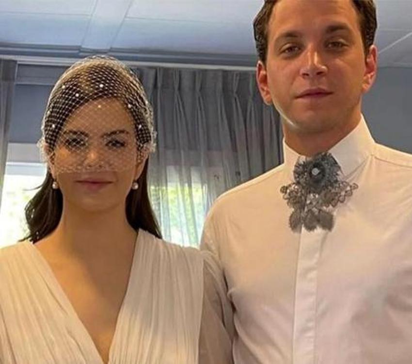 Selahattin Paşalı ve Lara Tümer'in aile pozuna beğeni yağdı!