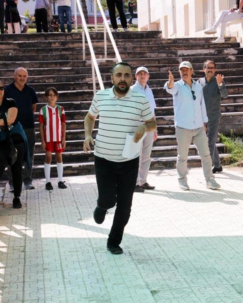 KPSS'de ilk oturum sona erdi! Yetişemeyenler gözyaşlarına boğuldu, çıkanlardan ilk yorum