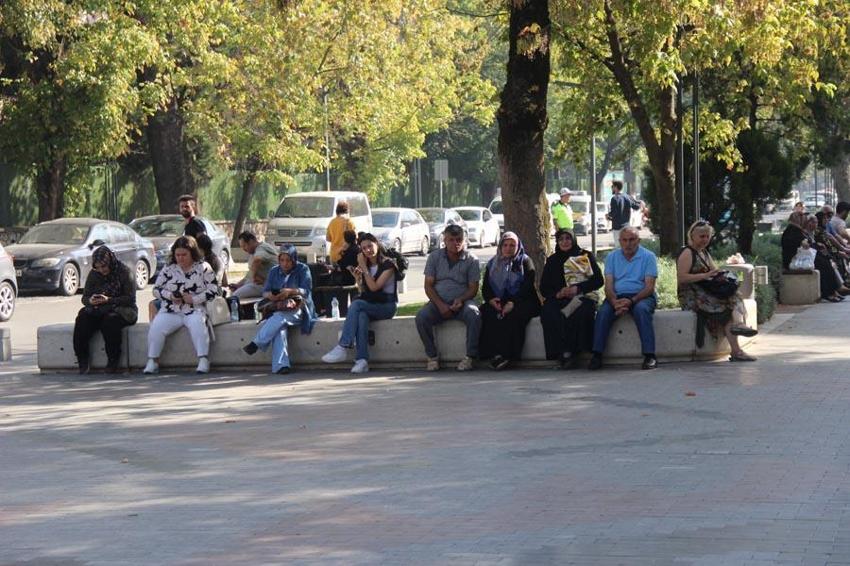 KPSS'de ilk oturum sona erdi! Yetişemeyenler gözyaşlarına boğuldu, çıkanlardan ilk yorum
