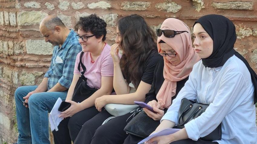 KPSS'de ilk oturum sona erdi! Yetişemeyenler gözyaşlarına boğuldu, çıkanlardan ilk yorum