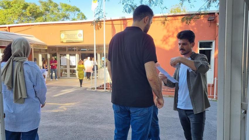 KPSS'de ilk oturum sona erdi! Yetişemeyenler gözyaşlarına boğuldu, çıkanlardan ilk yorum