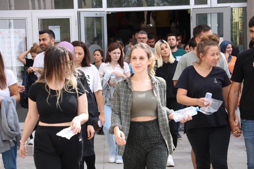 KPSS'de ilk oturum sona erdi! Yetişemeyenler gözyaşlarına boğuldu, çıkanlardan ilk yorum