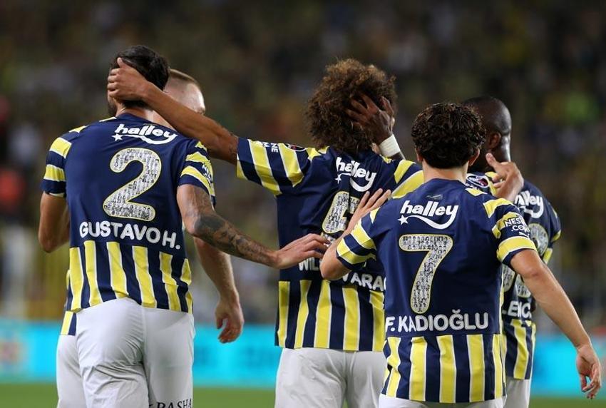 Yedek kulübesinde son halini görenler hayretler içinde kaldı! Fenerbahçe'de ilk ayrılık...