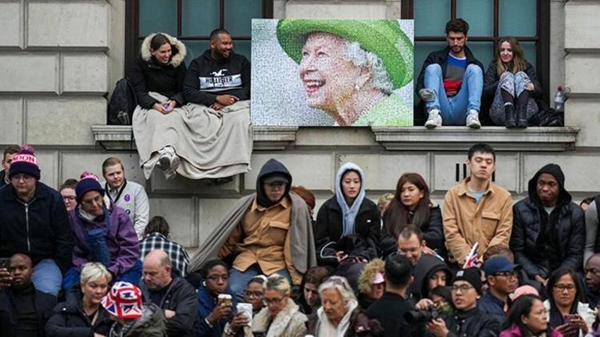 İngiltere Kraliçesi 2. Elizabeth'in cenaze töreninde tarihi görüntüler, son yolculuğuna uğurlandı! 'Terör alarmı verildi, tüm dünya anbean izledi