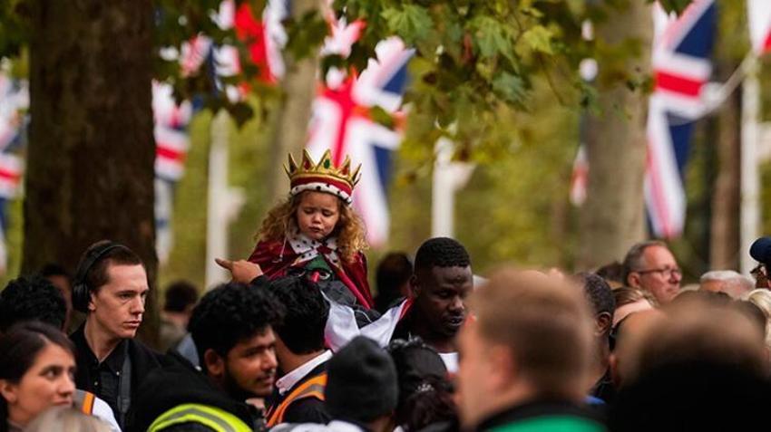 İngiltere Kraliçesi 2. Elizabeth'in cenaze töreninde tarihi görüntüler, son yolculuğuna uğurlandı! 'Terör alarmı verildi, tüm dünya anbean izledi