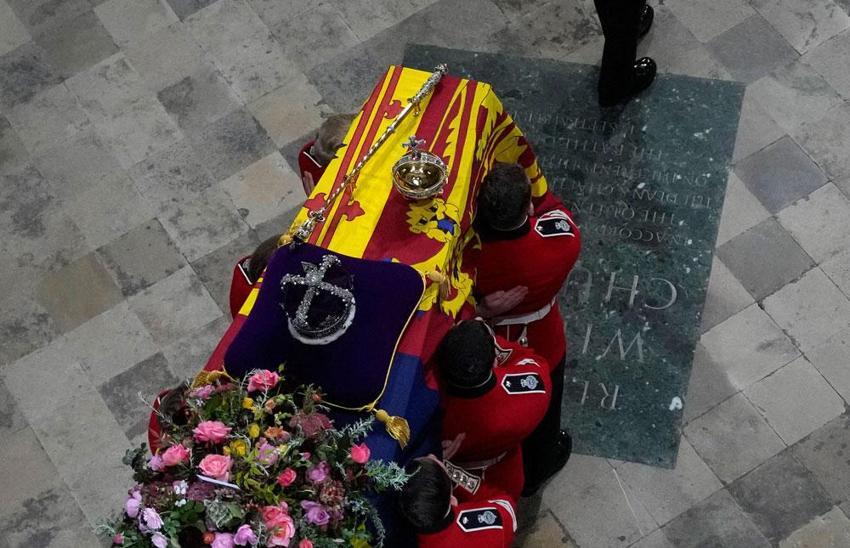 İngiltere Kraliçesi 2. Elizabeth'in cenaze töreninde tarihi görüntüler, son yolculuğuna uğurlandı! 'Terör alarmı verildi, tüm dünya anbean izledi
