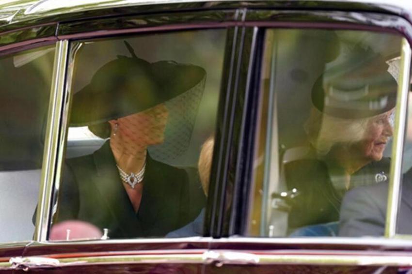 İngiltere Kraliçesi 2. Elizabeth'in cenaze töreninde tarihi görüntüler, son yolculuğuna uğurlandı! 'Terör alarmı verildi, tüm dünya anbean izledi