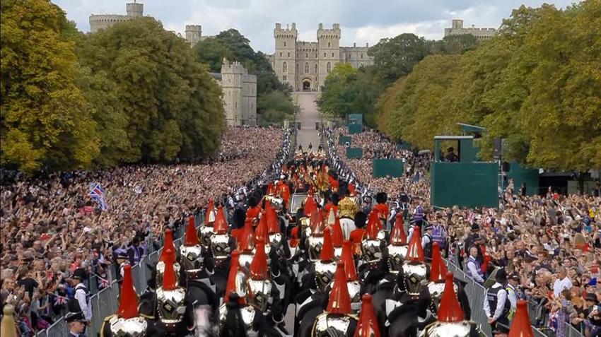 İngiltere Kraliçesi 2. Elizabeth'in cenaze töreninde tarihi görüntüler, son yolculuğuna uğurlandı! 'Terör alarmı verildi, tüm dünya anbean izledi