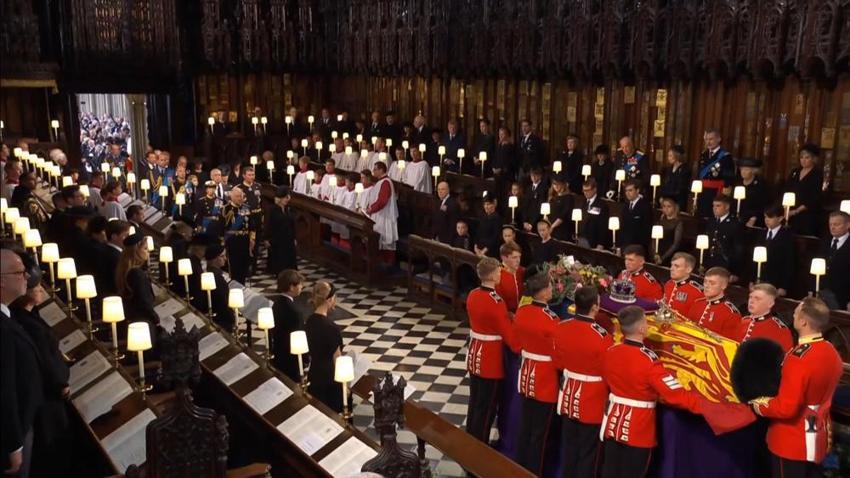 İngiltere Kraliçesi 2. Elizabeth'in cenaze töreninde tarihi görüntüler, son yolculuğuna uğurlandı! 'Terör alarmı verildi, tüm dünya anbean izledi