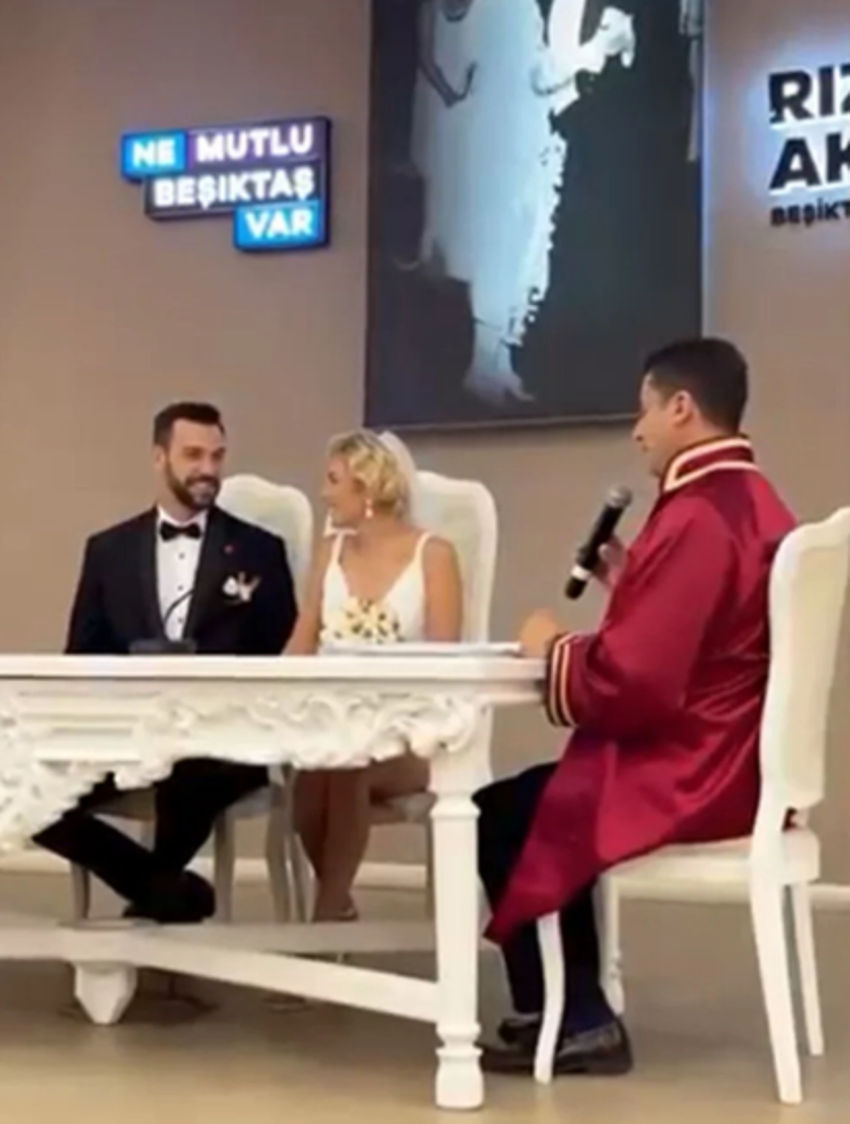 Burcu Binici ile Tankurt Manas boşanıyor mu? Evleneli bir ay olmuştu...