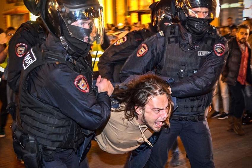 Ukrayna'da zor durumda kalan Kremlin kısmi seferberlik ilan etti Vladimir Putin'den nükleer tehdit geldi: Rusya mevcut tüm yolları kullanacak, bu bir blöf değil!