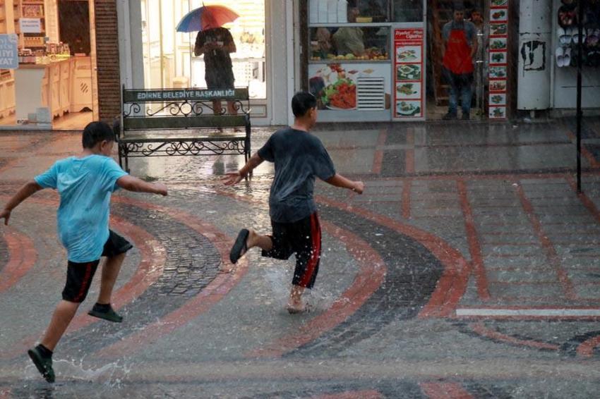 Kar yağışı başladı beyaza büründü! Meteoroloji'den son dakika uyarısı, il il açıklandı