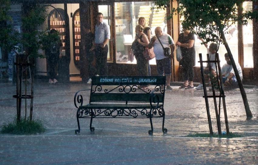 Kar yağışı başladı beyaza büründü! Meteoroloji'den son dakika uyarısı, il il açıklandı