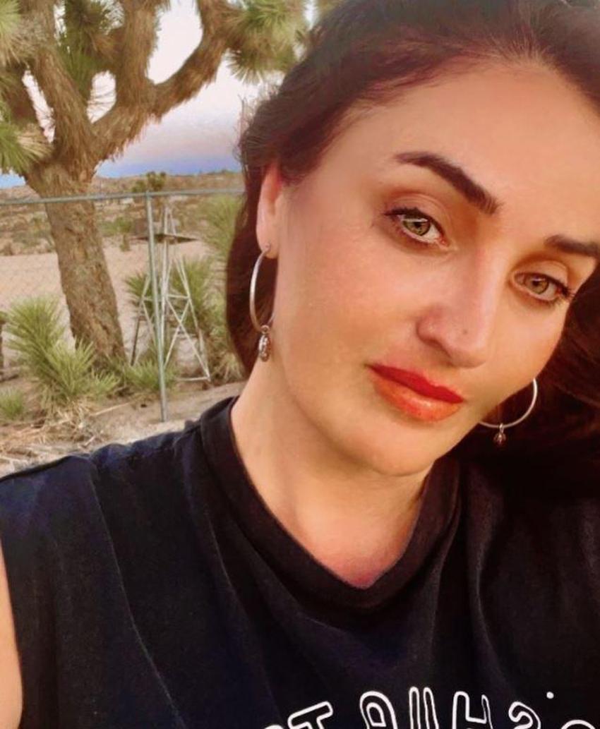 Fadik Sevin Atasoy'un yabancı erkek arkadaşıyla panik anları! Kol kola görüntülendiler