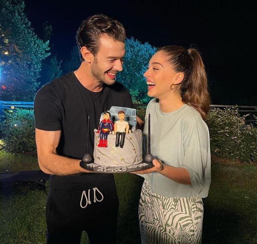 Cemre Baysel ve Aytaç Şaşmaz'dan aşk pozu! Gül emojisi ile paylaştı