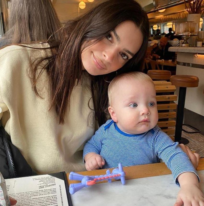 Emily Ratajkowski'nin küvet pozları olay oldu! Sosyal medya ikiye bölündü