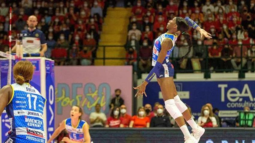 Vakıfbank'ın yıldız pasör çaprazı Paola Egonu'ya ırkçılık şoku! Canlı yayında skandal...