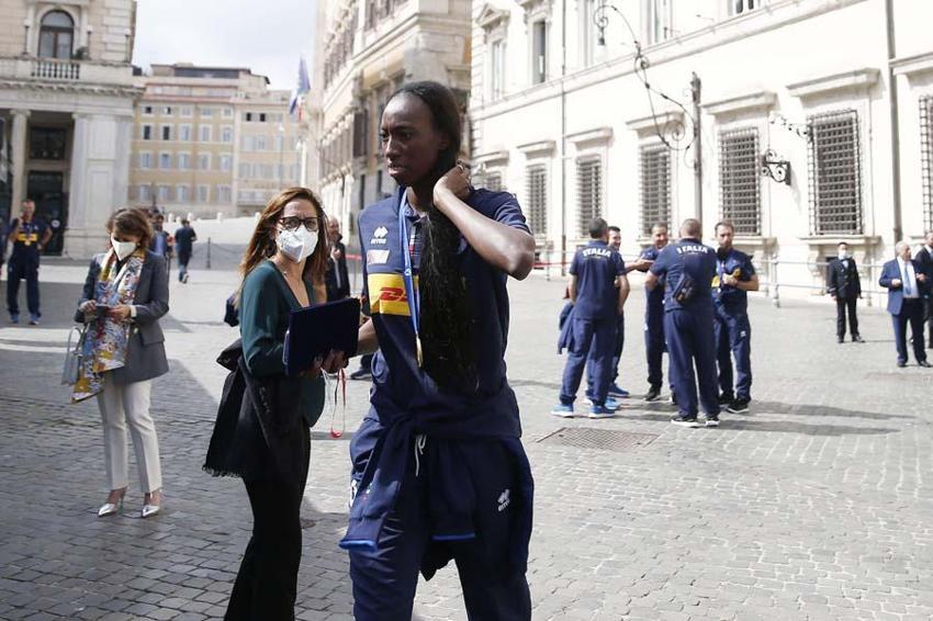 Vakıfbank'ın yıldız pasör çaprazı Paola Egonu'ya ırkçılık şoku! Canlı yayında skandal...