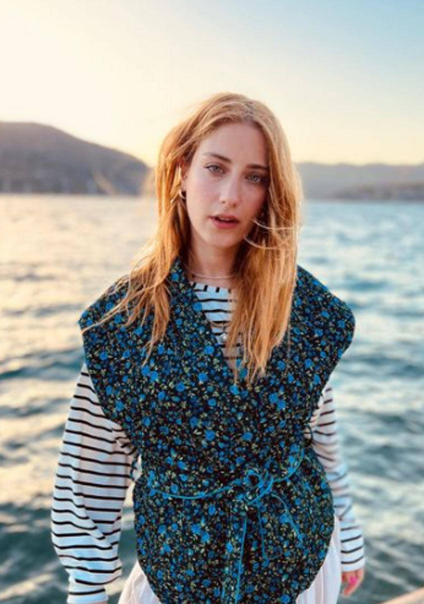 Hazal Kaya'dan karnı burnunda yeni paylaşım!