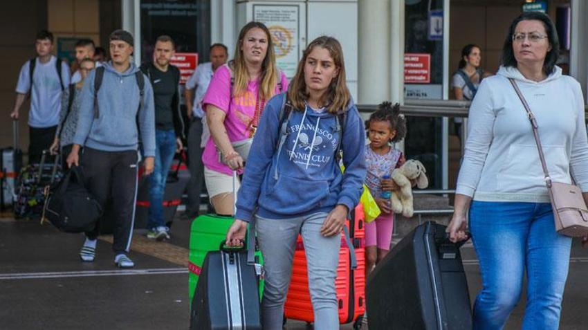 Ruslar Antalya'ya akın ediyor! Rusya'dan charter uçuşlar, ekim sonuna kadar dolu