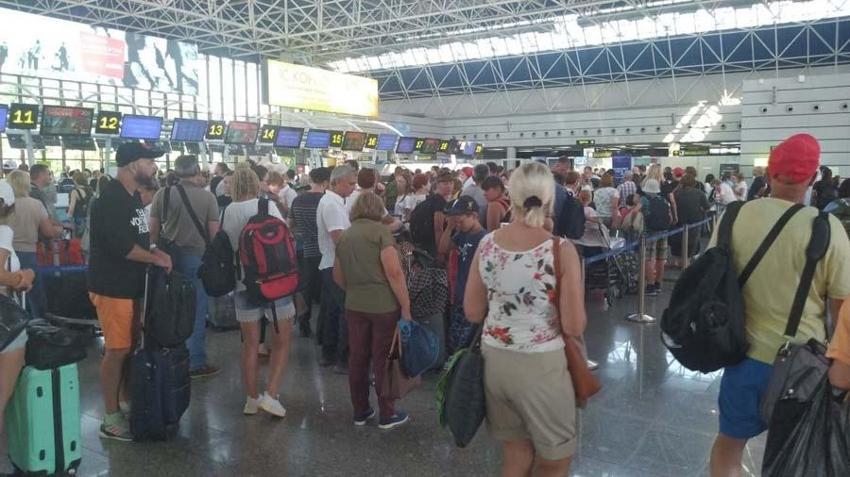 Ruslar Antalya'ya akın ediyor! Rusya'dan charter uçuşlar, ekim sonuna kadar dolu