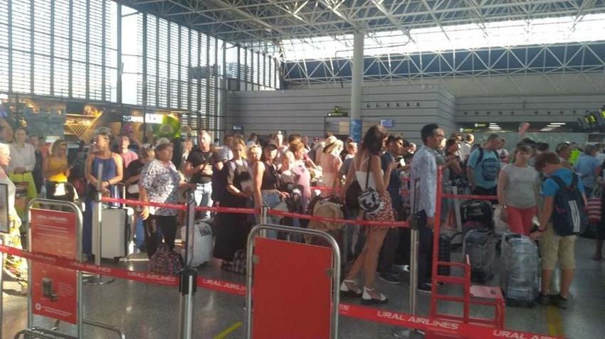 Ruslar Antalya'ya akın ediyor! Rusya'dan charter uçuşlar, ekim sonuna kadar dolu