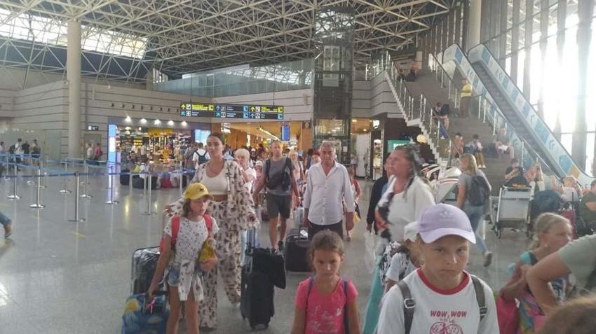 Ruslar Antalya'ya akın ediyor! Rusya'dan charter uçuşlar, ekim sonuna kadar dolu