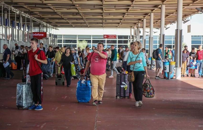 Ruslar Antalya'ya akın ediyor! Rusya'dan charter uçuşlar, ekim sonuna kadar dolu