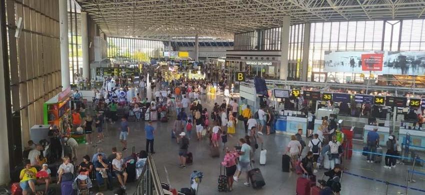 Ruslar Antalya'ya akın ediyor! Rusya'dan charter uçuşlar, ekim sonuna kadar dolu