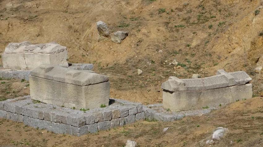 Parion Antik Kenti'nde tarihi keşif! Ölülerin ağzında ya da ellerinin kenarında bulundu...
