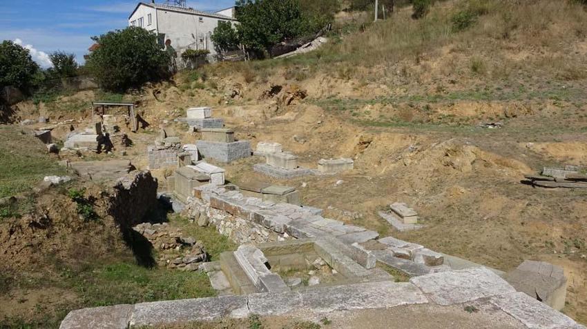 Parion Antik Kenti'nde tarihi keşif! Ölülerin ağzında ya da ellerinin kenarında bulundu...