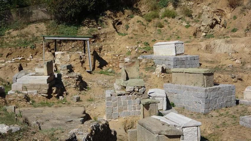 Parion Antik Kenti'nde tarihi keşif! Ölülerin ağzında ya da ellerinin kenarında bulundu...