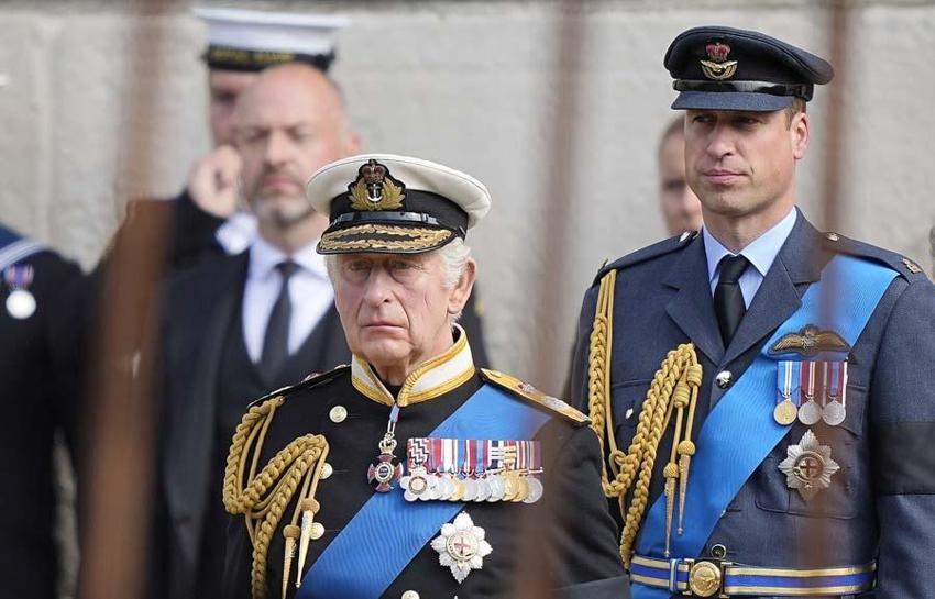 İngiltere'de yeni Kral 3. Charles ile kraliyet sembolü 70 yıl sonra değişti!