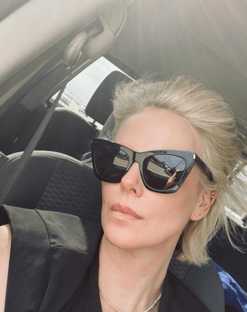 Charlize Theron: Yönetmenler ne giyeceğime karışıyorlardı