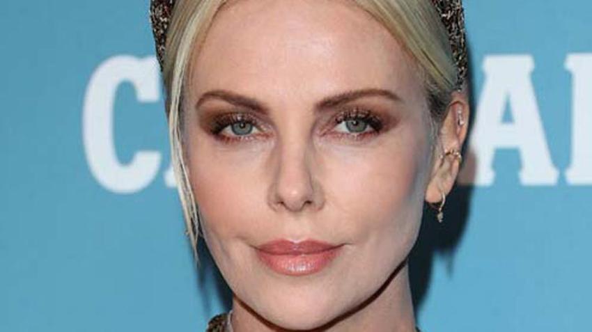 Charlize Theron: Yönetmenler ne giyeceğime karışıyorlardı