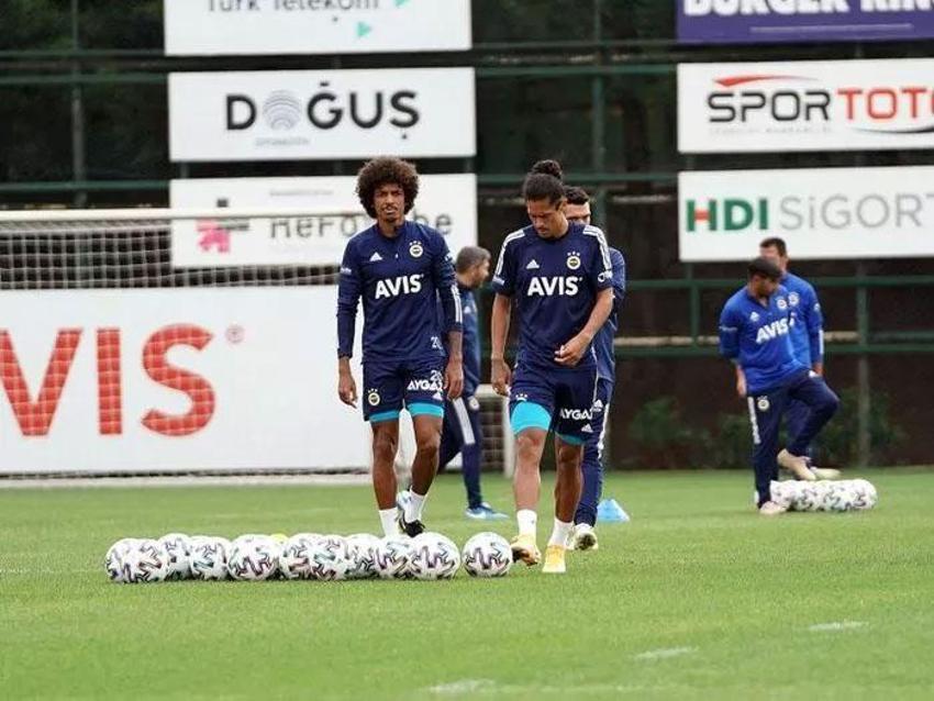 Fenerbahçe'de peş peşe ayrılıklar! Yeni takımı netleşti...