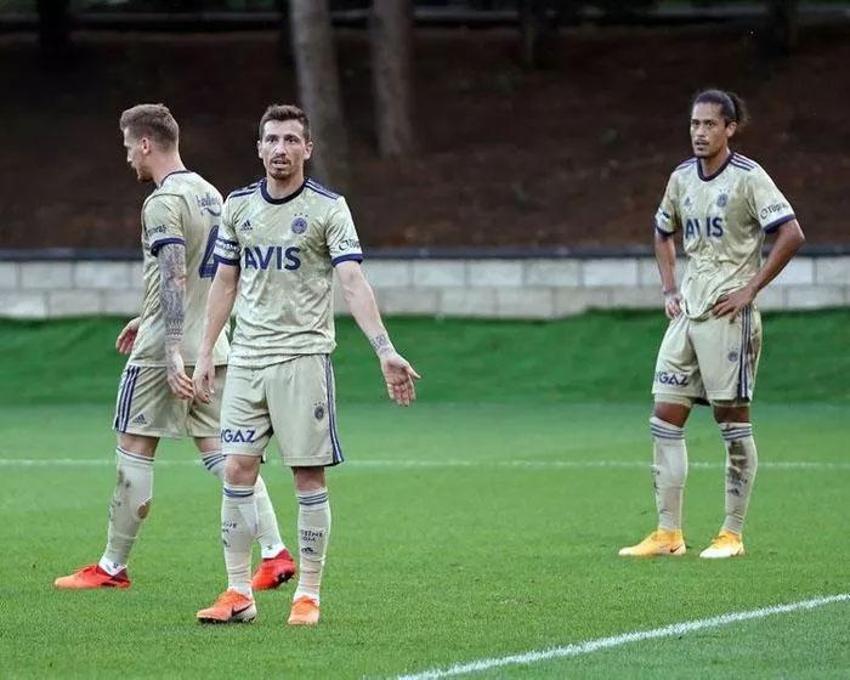 Fenerbahçe'de peş peşe ayrılıklar! Yeni takımı netleşti...