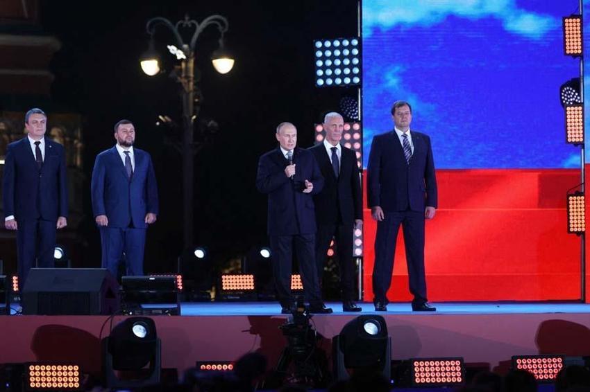 Vladimir Putin Kızıl Meydan'da konuştu: Rusya daha güçlü hale geldi 