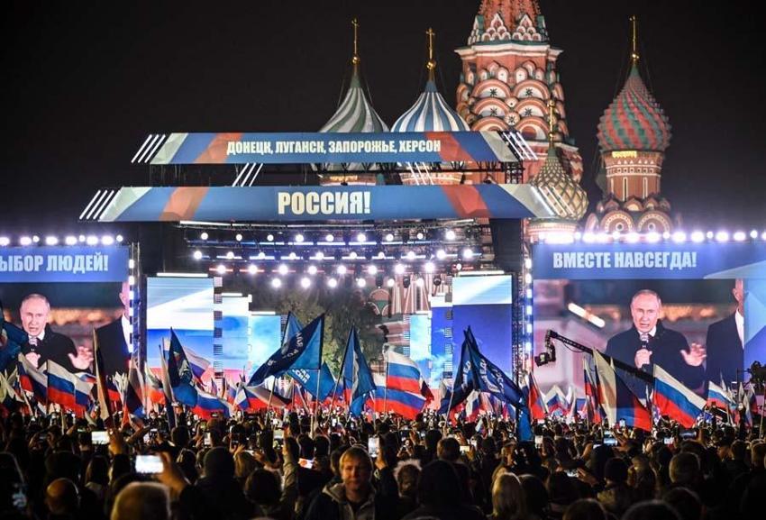 Vladimir Putin Kızıl Meydan'da konuştu: Rusya daha güçlü hale geldi 