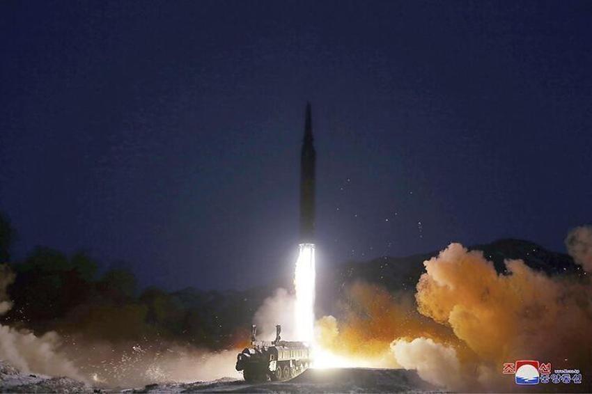 Kuzey Kore füzeleri peş peşe ateşledi! Kim Jong-un emri verdi