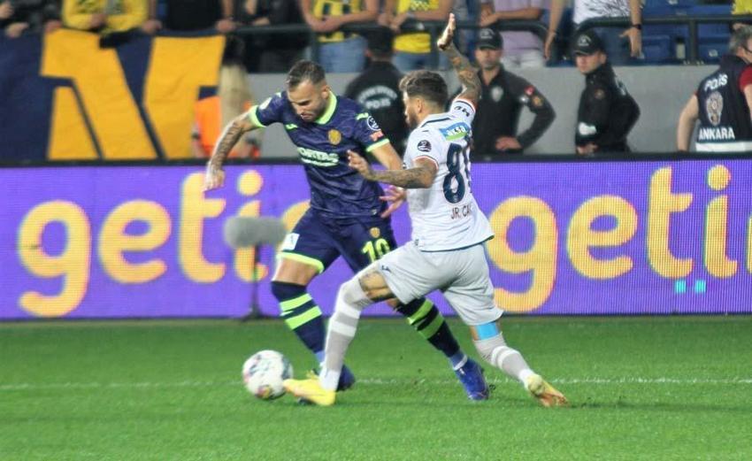 Süper Lig'de namağlup Başakşehir rekor kırdı!