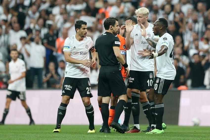 Kritik derbiye sayılı saatler kala büyük şok! Yıldız futbolcu sakatlandı iki takımın 11'leri belli oldu