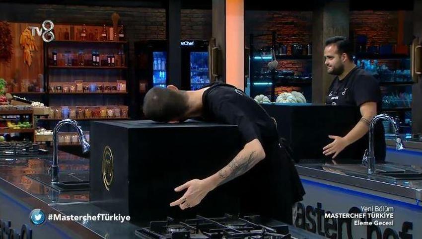 Masterchef Türkiye'de kim elendi? 2 Ekim 2022 Pazar Masterchef’e veda eden kim oldu? Masterchef Türkiye'de eleme gecesi! Mehmet şef elenen ismi açıkladı