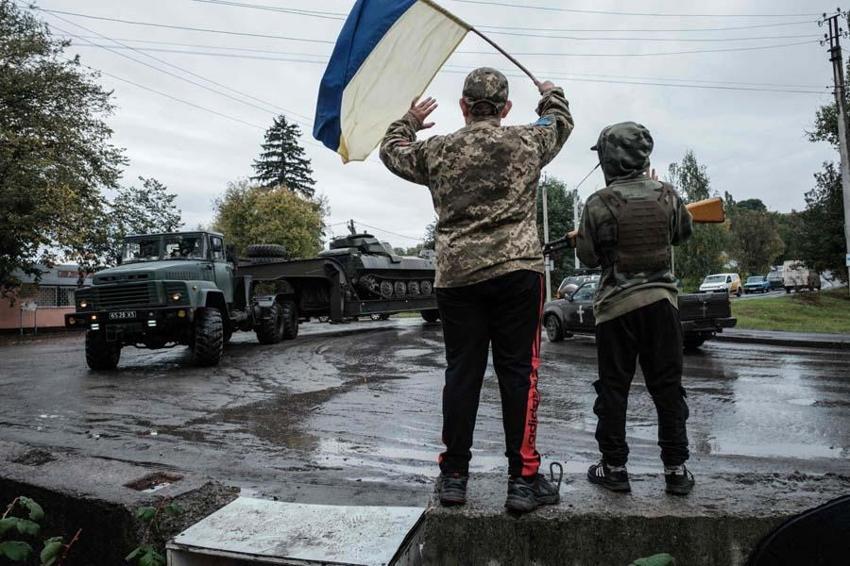 Ukrayna kritik Lyman şehrini geri aldı! Rusya Zelenski'nin memleketi Krivyi Rih'i vurdu...