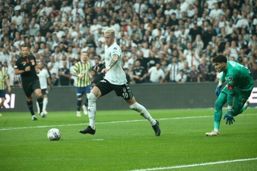 Derbinin faturasını yıldız futbolcuya kesti: Bencil, pozisyonu bitireceğine Fenerbahçe'yi bitiriyorsun